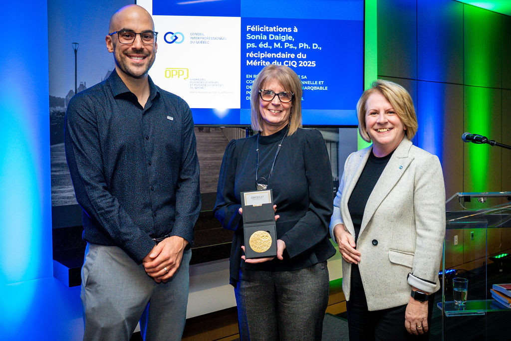 Félix-David L. Soucis avec Sonia Daigle et Danielle Boué, présidente du CIQ